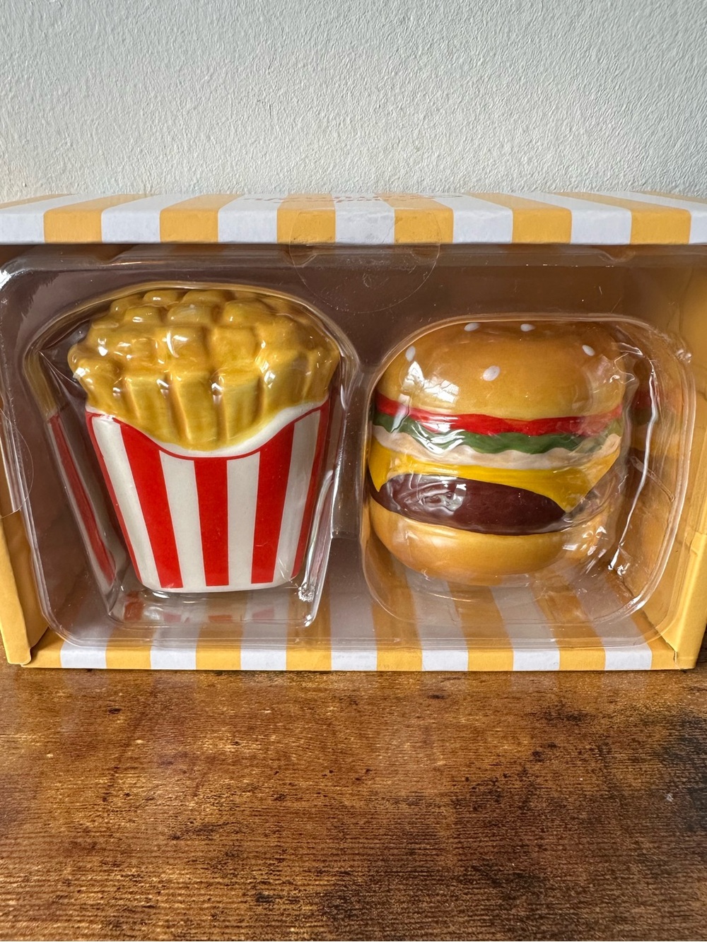 Burger & Fries Salt and Pepper Set - Ceramic & Detailed Yellow, Red, White NEW